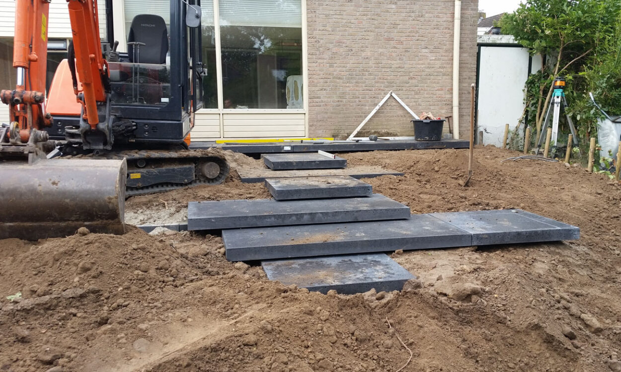 In uitvoering 2. Tuin met robuuste traptreden